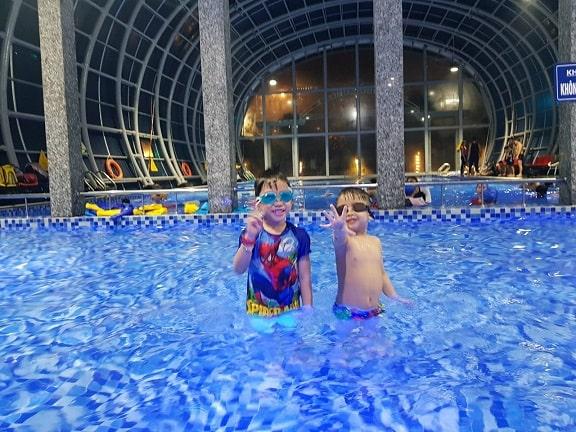 Bể bơi bốn mùa Sapphire Pool 129 Trương Định – chi tiết giá vé và lớp học bơi