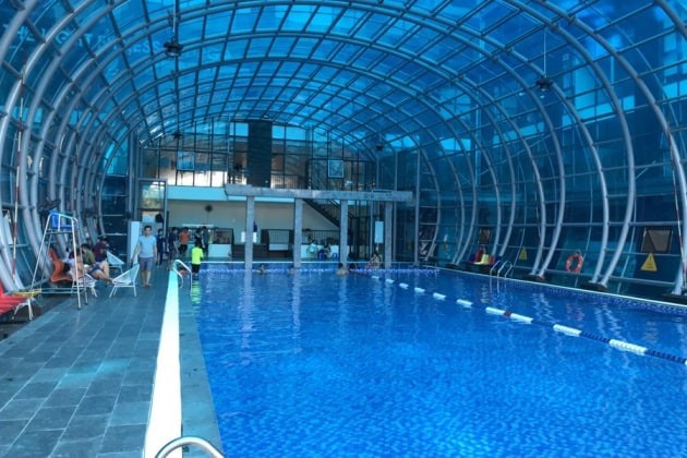 Lớp học bơi tại bể bơi bốn mùa Việt Đức Complex 39 Lê Văn Lương – Giải pháp an toàn, hiệu quả cho mọi lứa tuổi