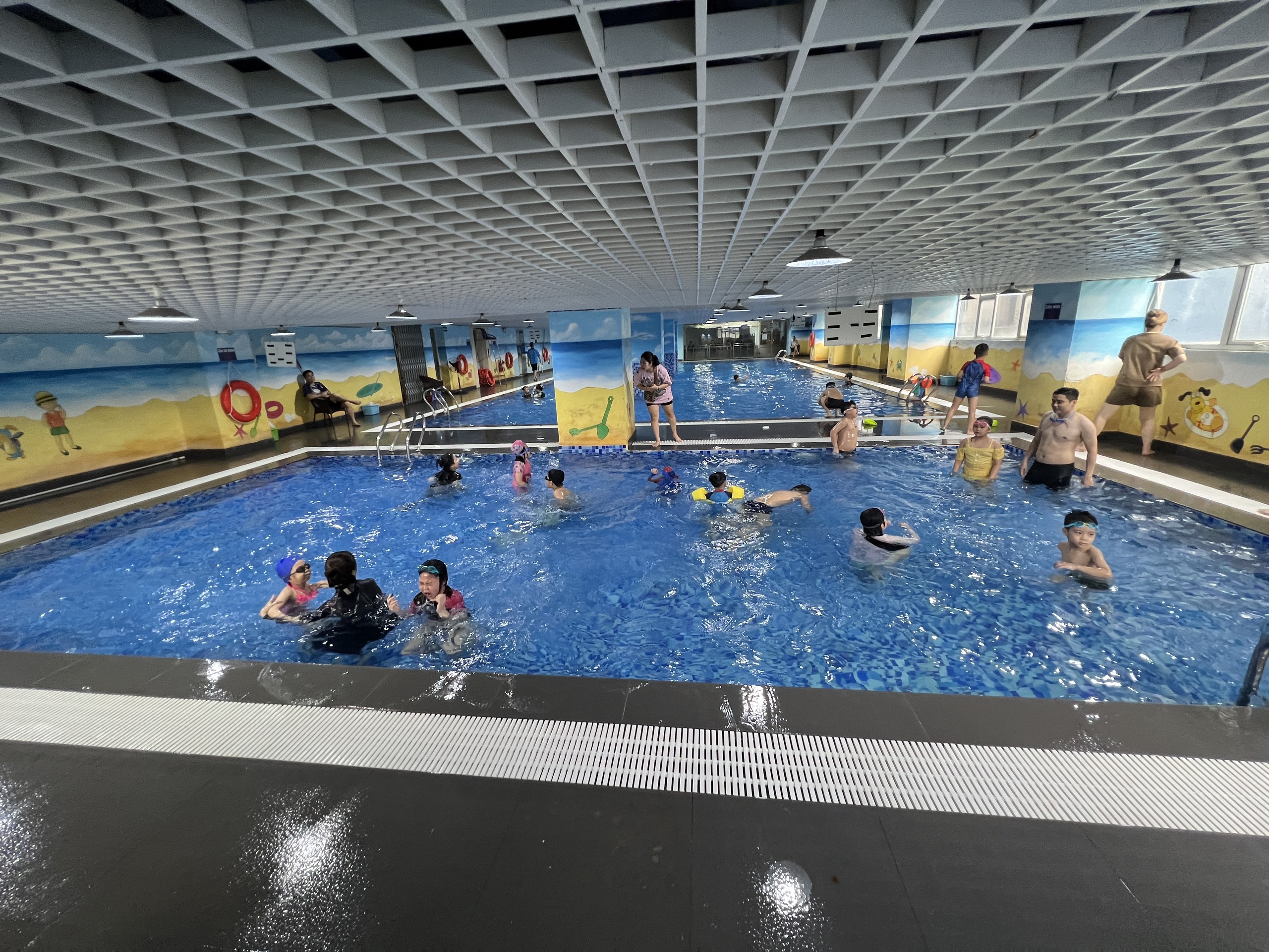 Lớp học bơi tại bể bơi bốn mùa 129D Trương Định – Lựa chọn lý tưởng cho người mới bắt đầu