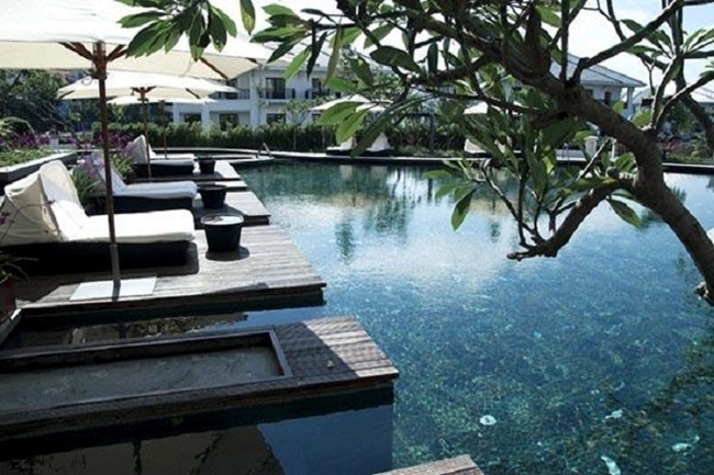 Bể bơi khách sạn intercontinental - Chi tiết giá vé và lớp học bơi