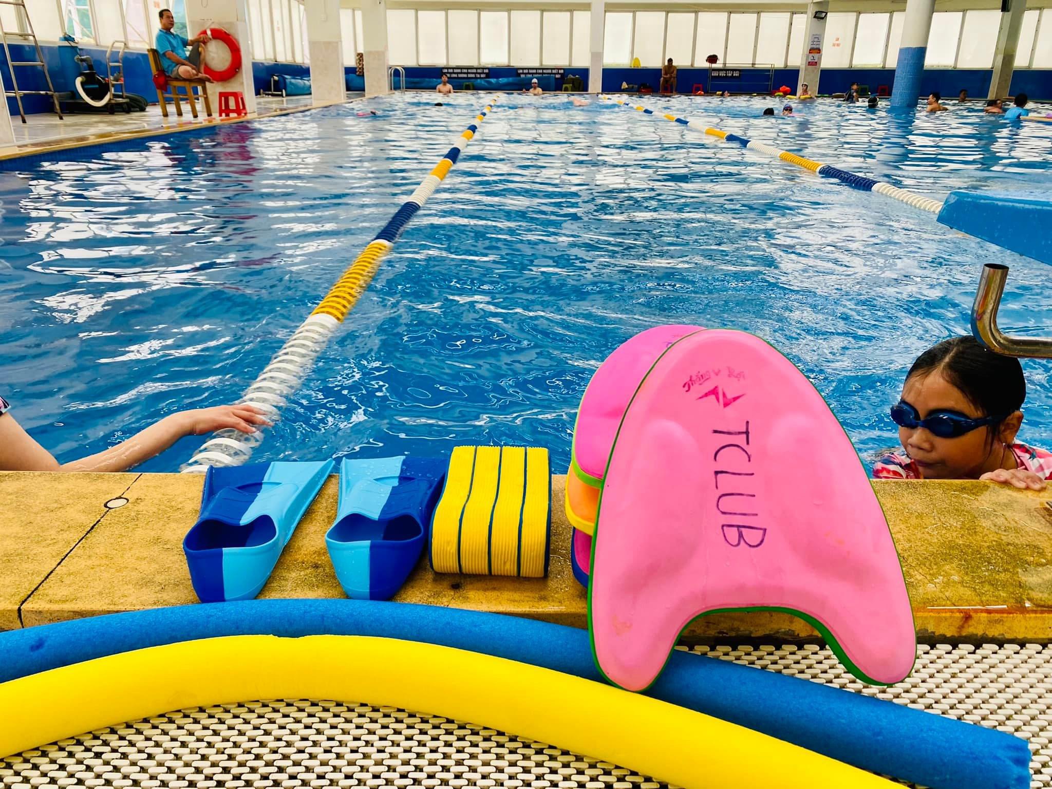 Nên học bơi sải hay bơi ếch trước? Giải đáp cho người mới bắt đầu học bơi